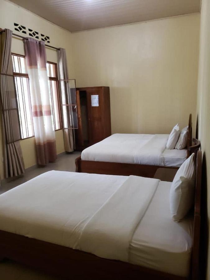 Ear Ken Barham Guesthouse Rwumba Exterior photo
