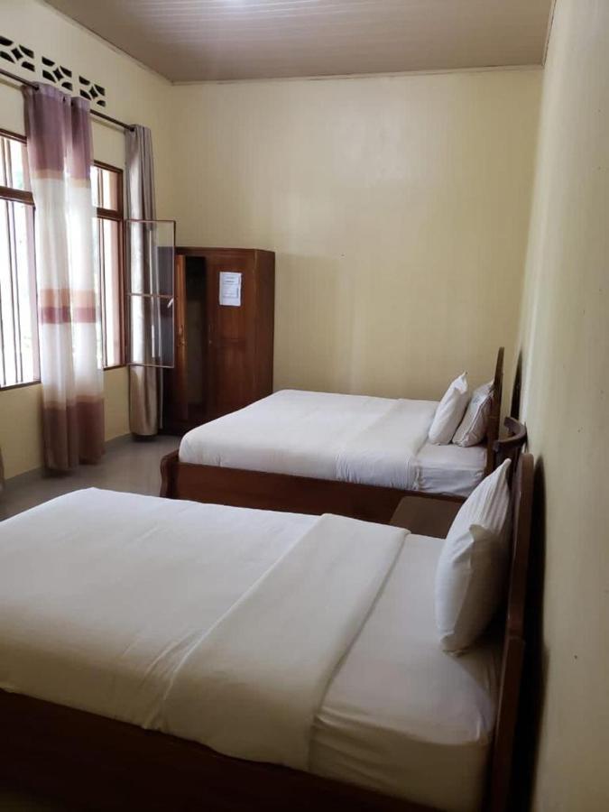 Ear Ken Barham Guesthouse Rwumba Exterior photo