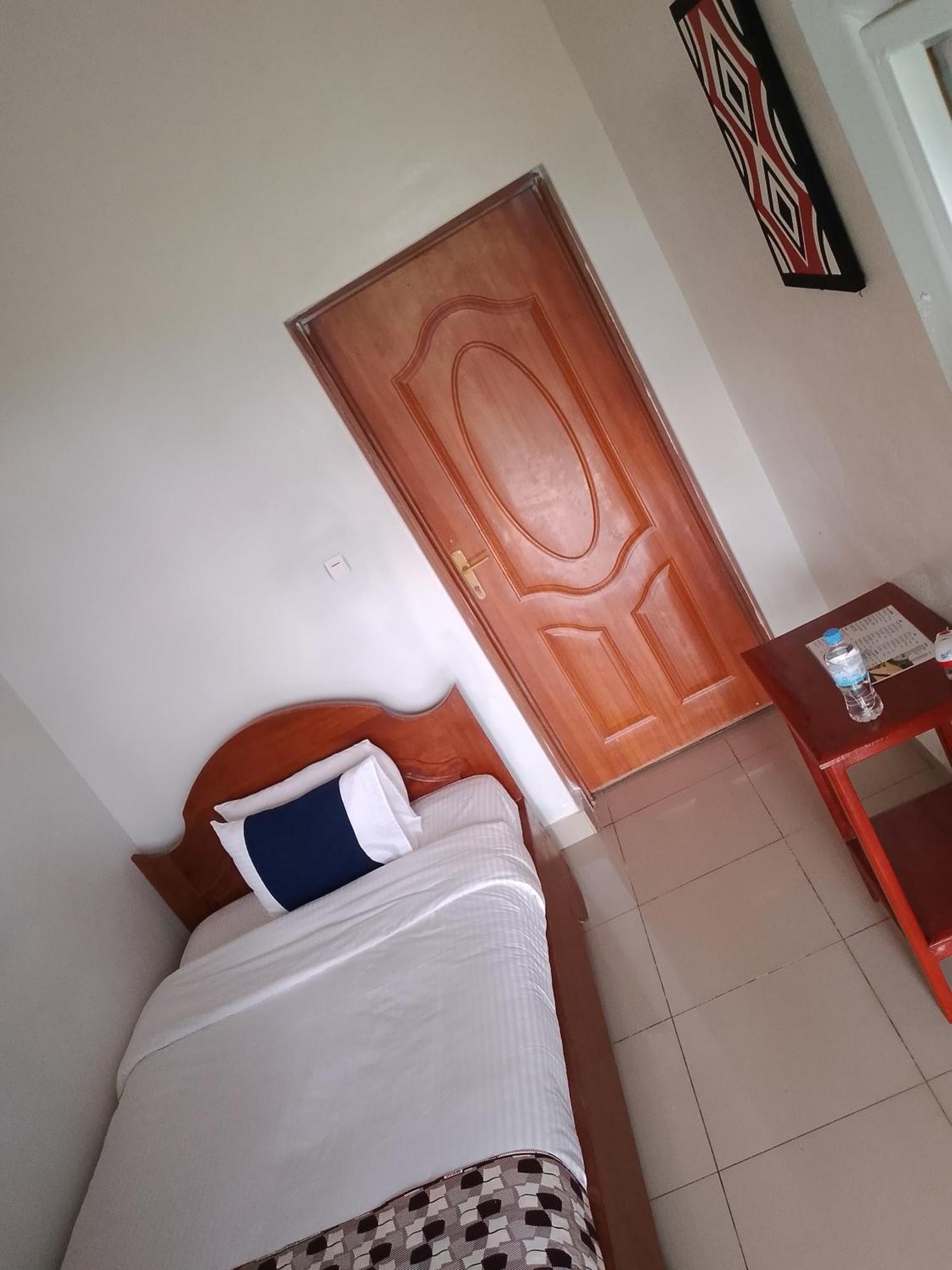 Ear Ken Barham Guesthouse Rwumba Room photo